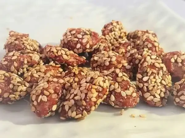 Amandes caramélisées au sésames – vrac 500 gr