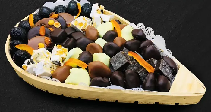 Assortiment Pruneaux Et Chocolats – Claie Agenaise Bois 1,1kg