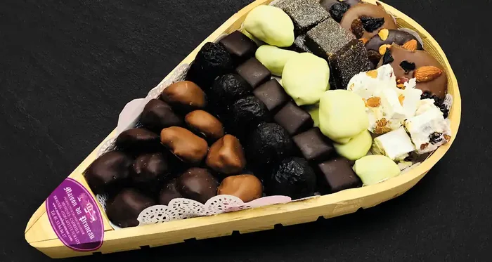 Assortiment Pruneaux Et Chocolats – Claie Agenaise Bois 800g