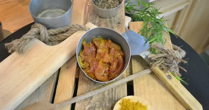 « spécial barbecue » Emincés de faisan marinés au curry coco – 200gr