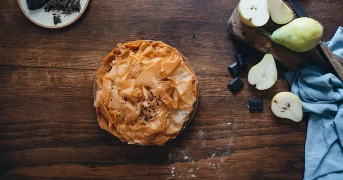 [Surgelé] Pastis gascon aux poires et au chocolat cuit – 4 parts