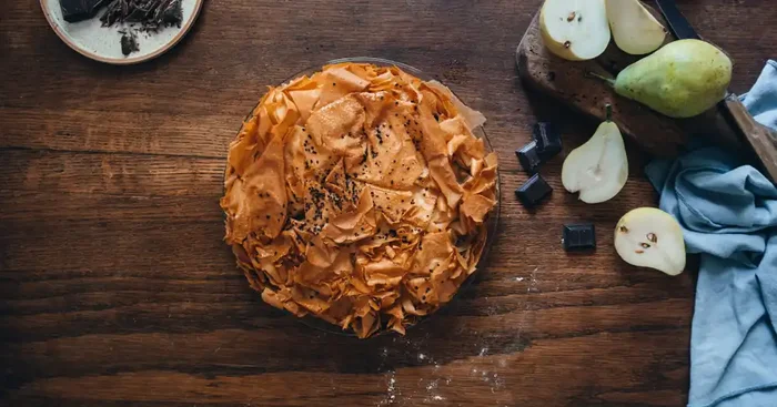 [Surgelé] Pastis gascon aux poires et au chocolat cuit – 6 parts